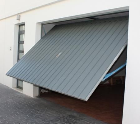 basculante puerta - Mantenimiento y reparación puertas de garaje