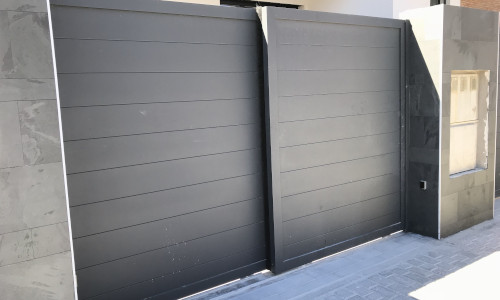 2 Puerta garaje corredera - Mantenimiento y reparación puertas de garaje L'Hospitalet de Llobregat Barcelona