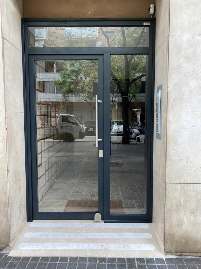 P.Comunidad modelo 1 - Suministros e Instalación Puertas para Comunidades de Vecinos Hospitalet de Llobregat