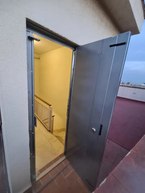 Puertas de trastero y RF en Hospitalet de Llobregat puerta 1 - Puertas de trastero y RF en Hospitalet de Llobregat